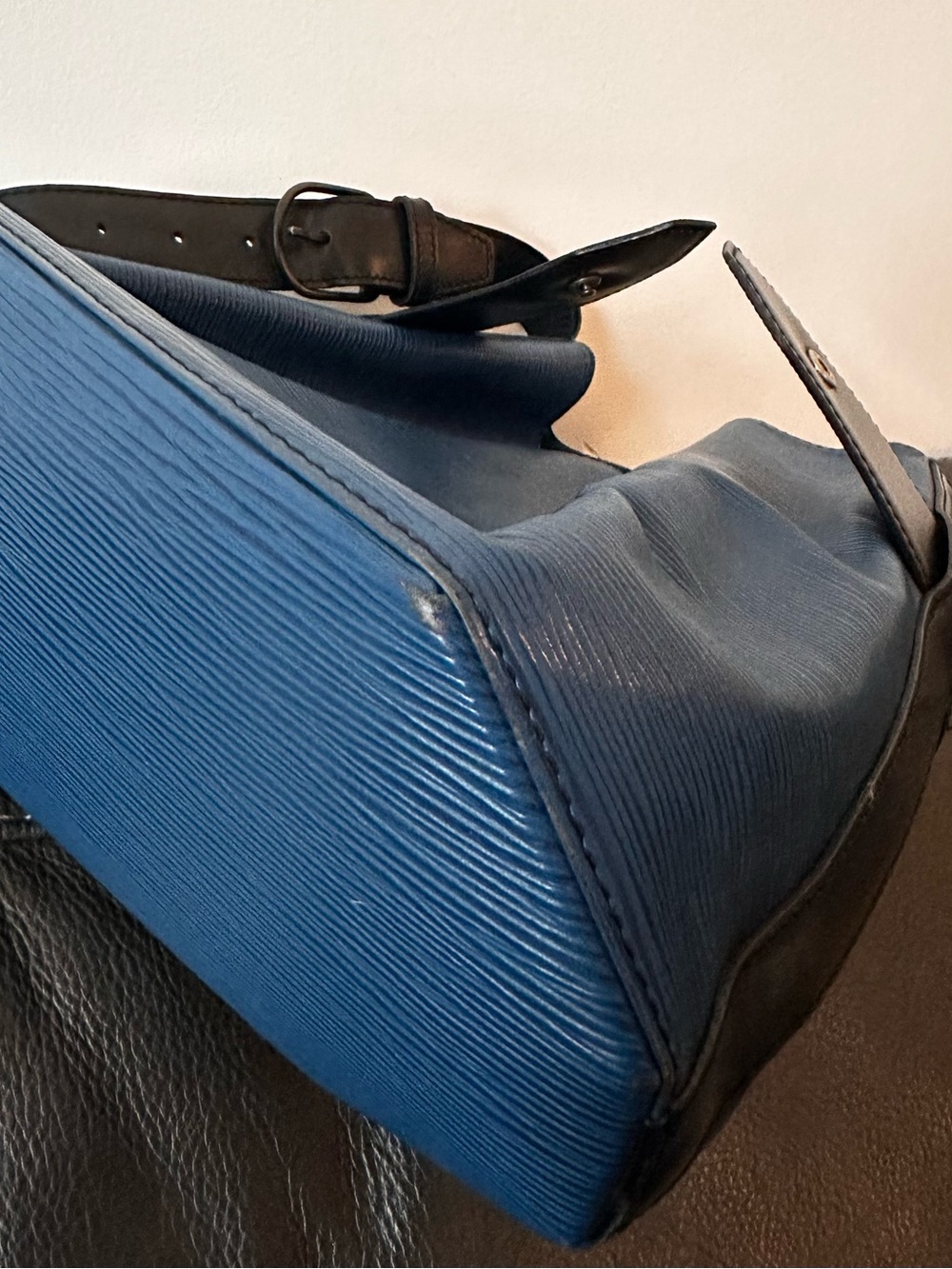 Louis Vuitton Blue Epi Leather Sac D’Epaule Vintage Bucket Bag - Picture 11 of 16